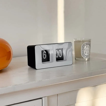 Minimalist Retro Automatic Flip Table Clock
