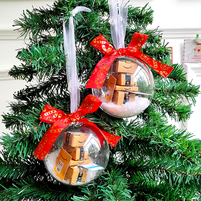 Boule de Noël en forme de cadeau