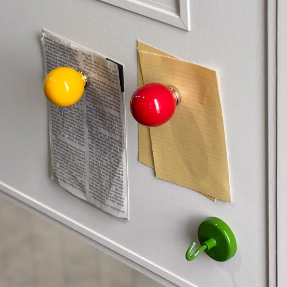 Smooth Ball-Shaped Magnetic Hooks