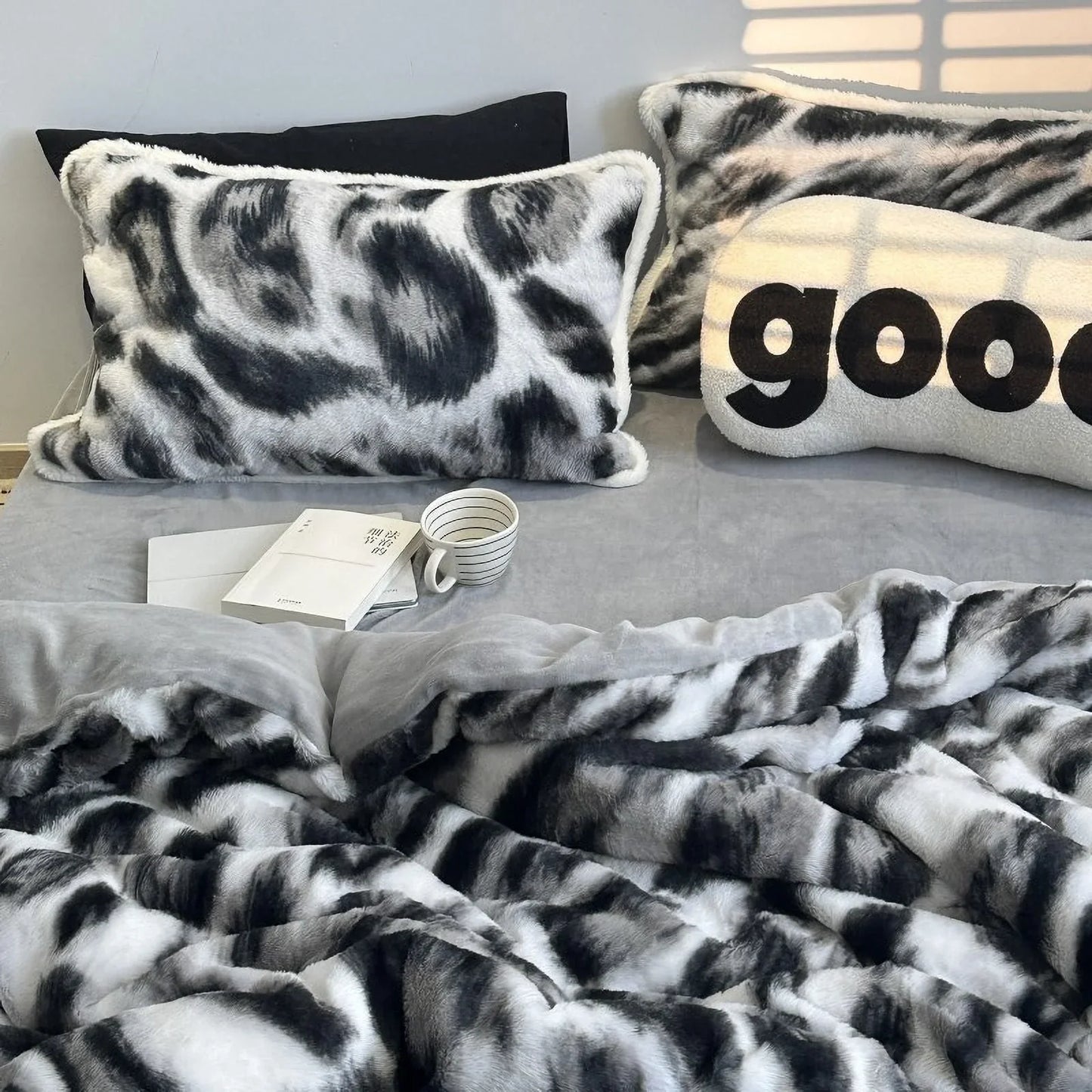 Plush Abstract Animal Print Fleece Bedding Set