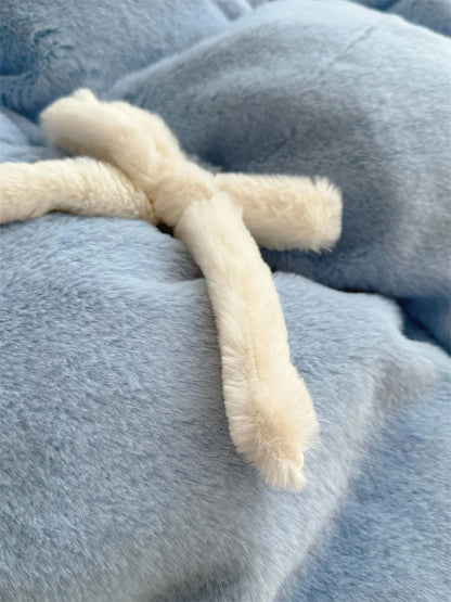Cloud-Like Plush Tufted Bowknot Fleece Bedding Set