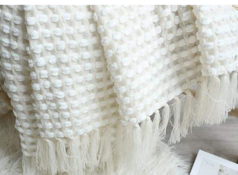 Couverture en tricot Arlo avec pompons