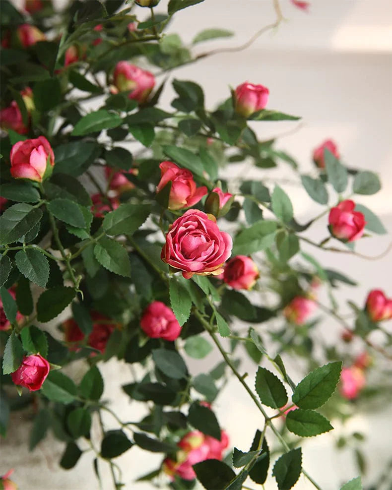 Botão de rosas pequenas artificiais