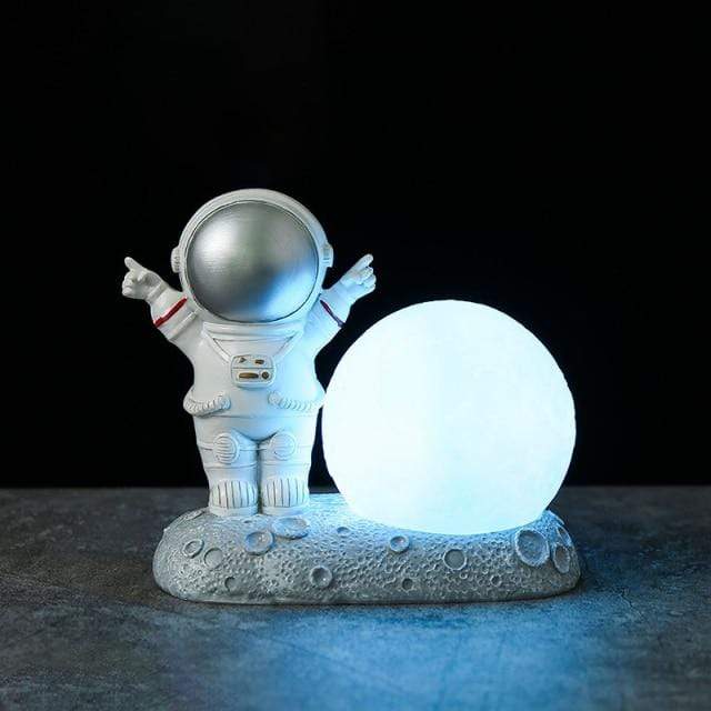 Astronauta na luz noturna da lua