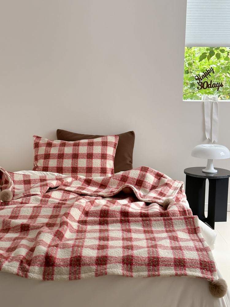 Retro-Decke mit rotem Karomuster