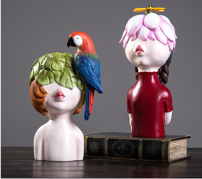 Figurines de filles d’oiseaux