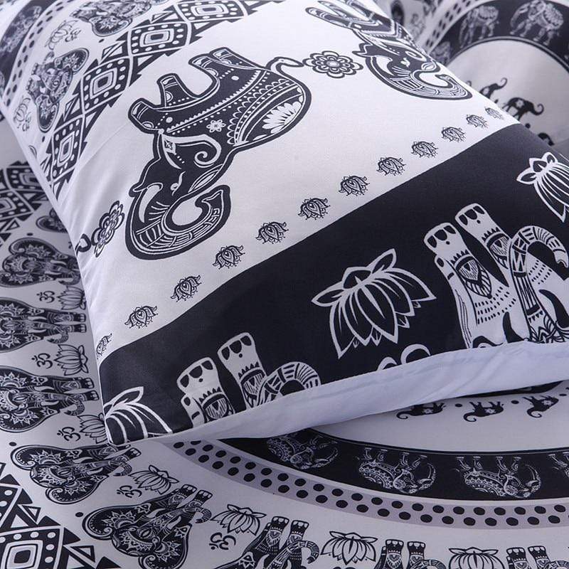 Juego de cama con mandala de elefante blanco y negro