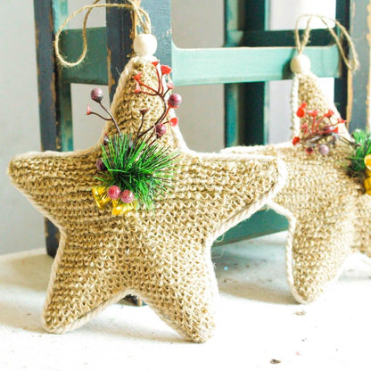 Decoração de árvore de Natal com estrela de serapilheira