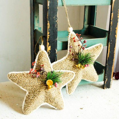 Decoração de árvore de Natal com estrela de serapilheira