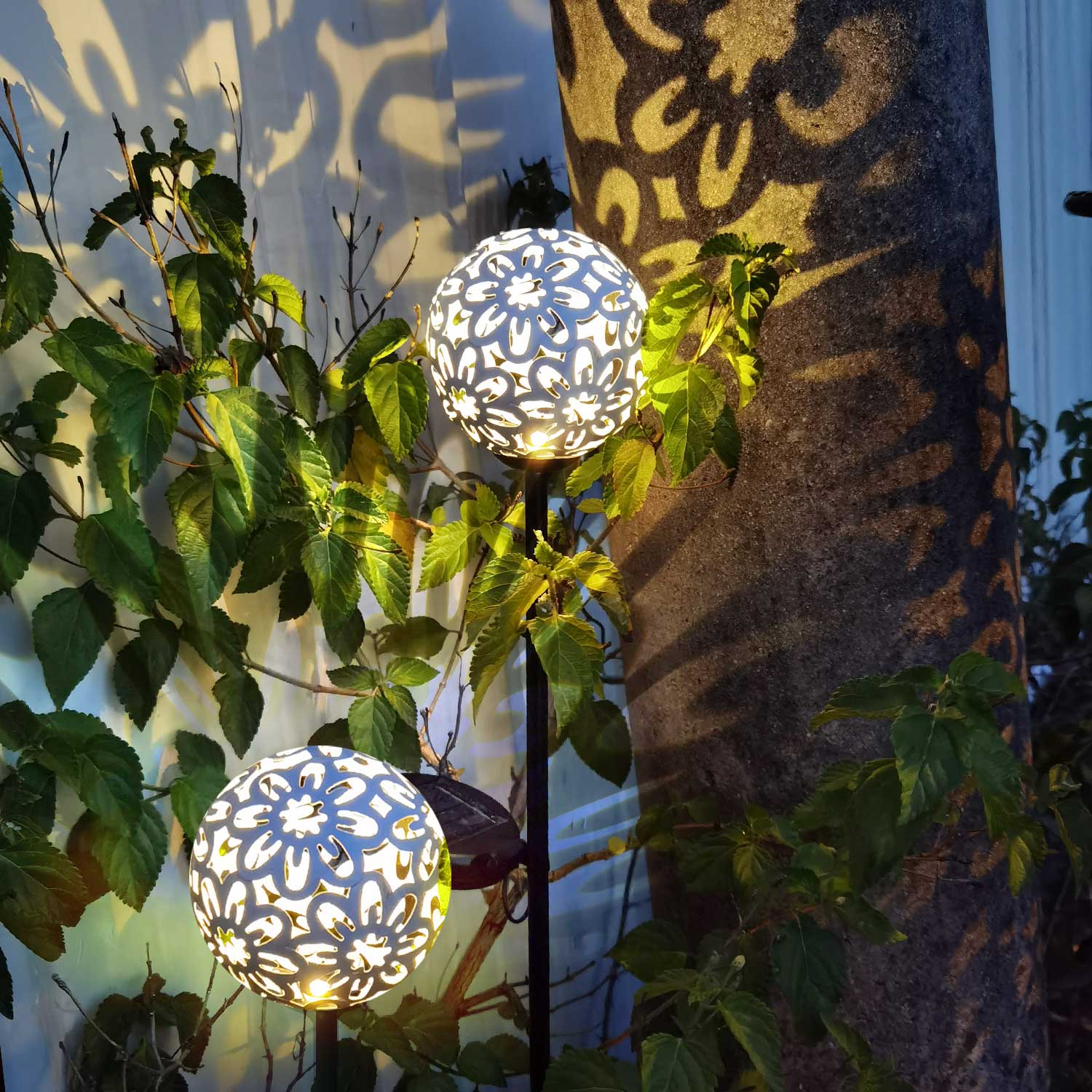 Daisy Solar Hollow Ball Lamp