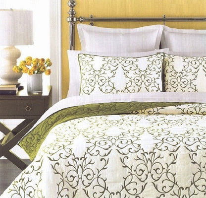 Embroidered Vines Quilt Set