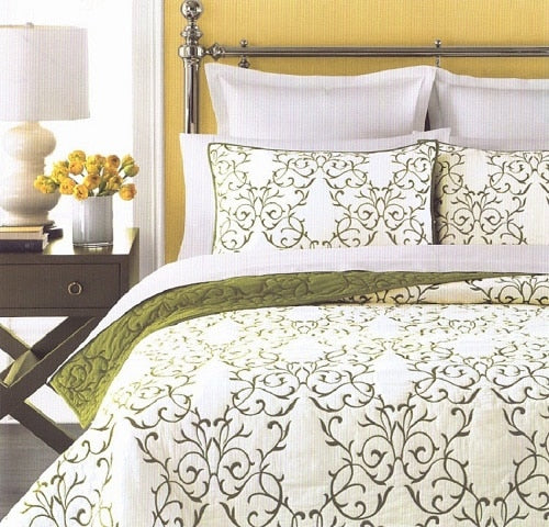 Embroidered Vines Quilt Set