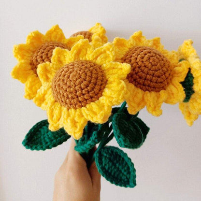 Hand-knitted Daisy Flowers