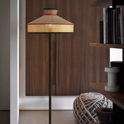 Kin Floor Lamp