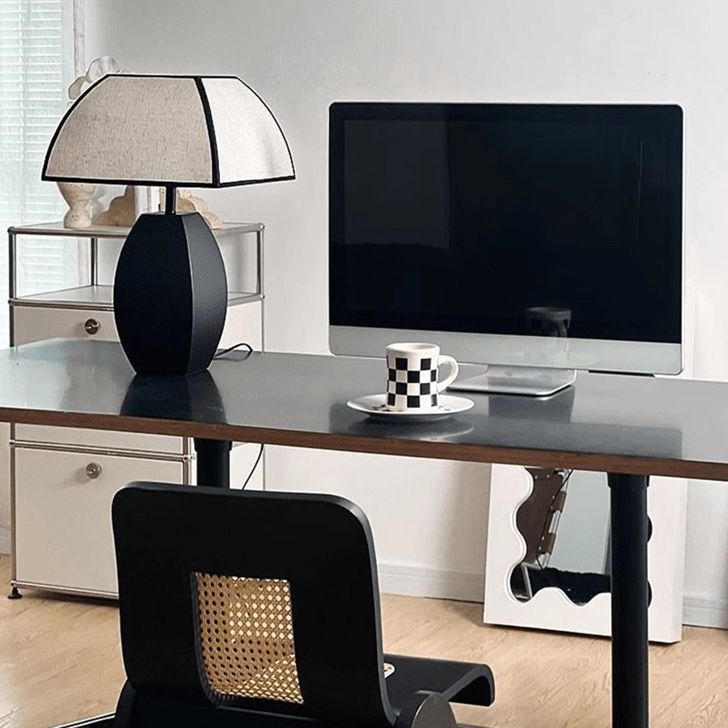 BAJE-2618  Victorian Table Lamp