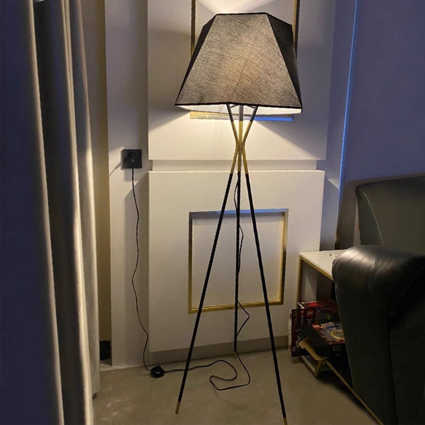 BAJE-2647  Modern Luxury Tripod Standing Lamp