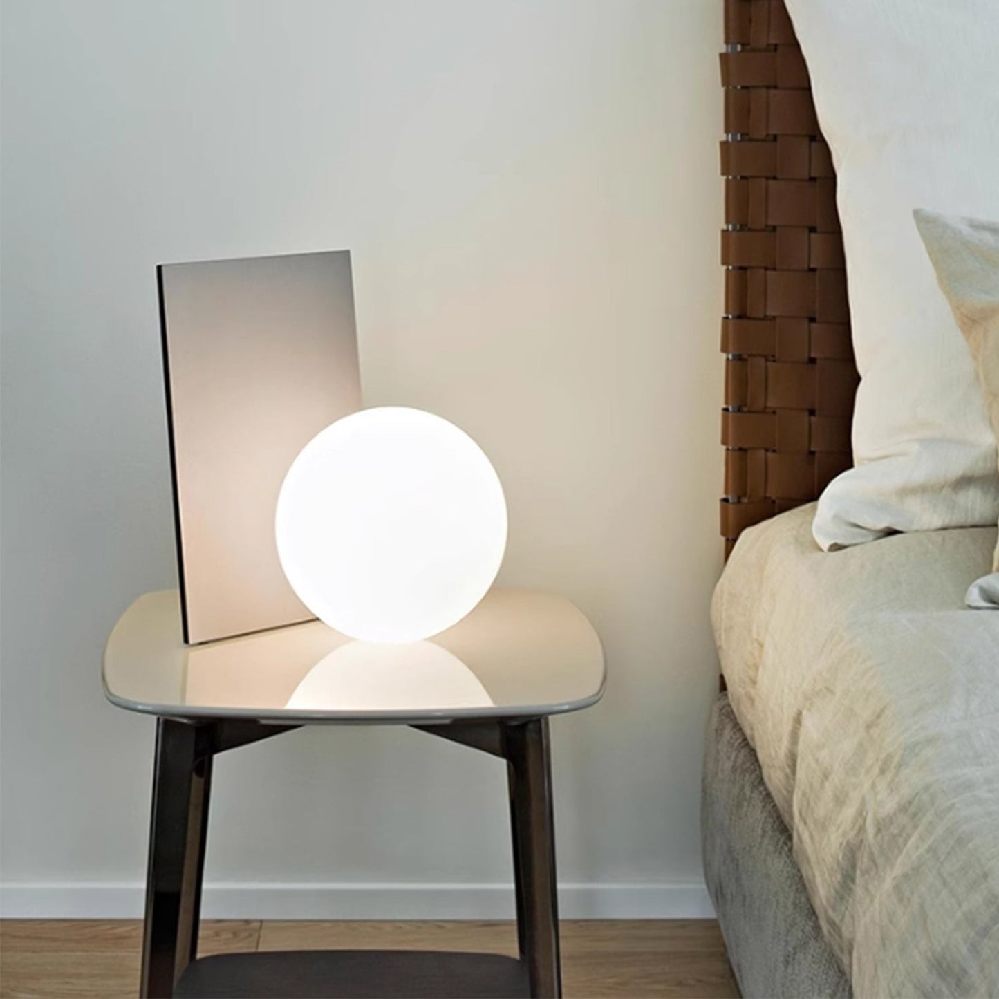 BAJE-2659  Minimalist LED Table Lamp