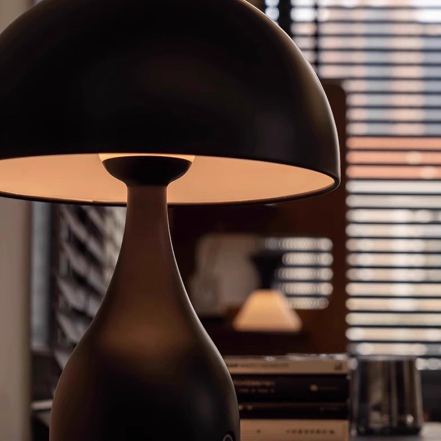 BAJE-3435  Modern Table Lamp