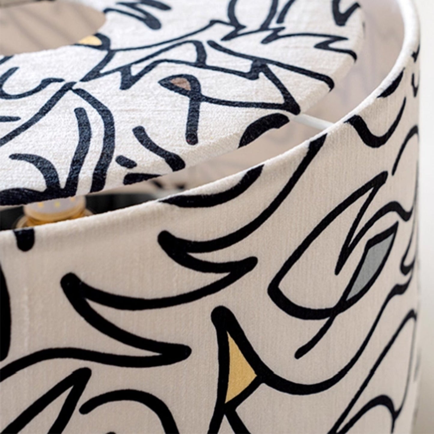 BAJE-3457  Parisian Table Lamp