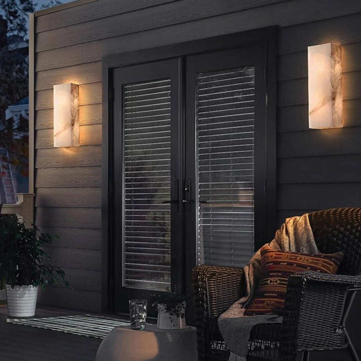 Marmor-Außenwandleuchte