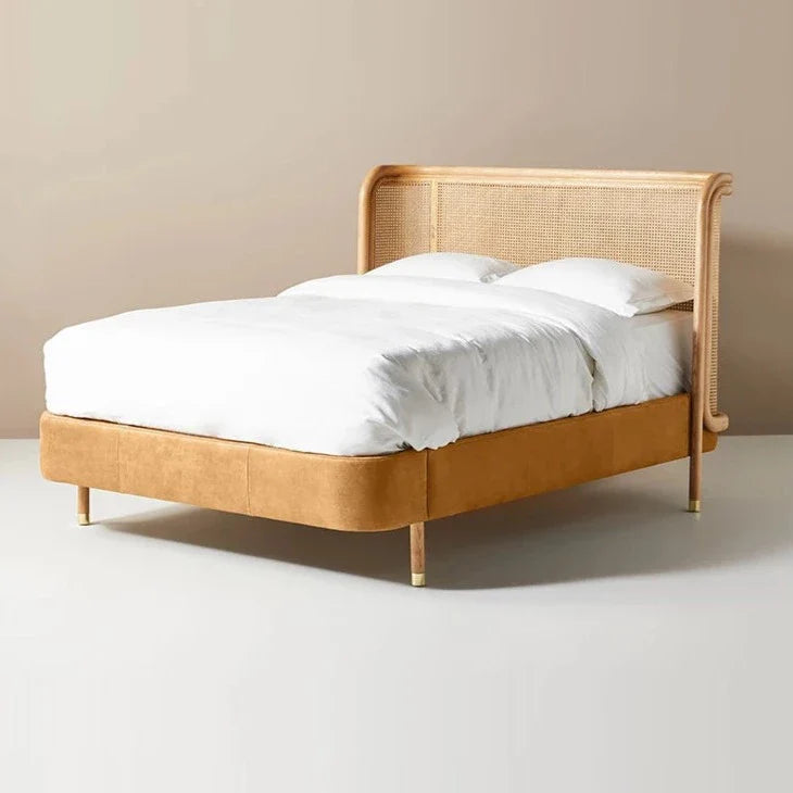 Estructura de cama bohemia de ratán y terciopelo costero