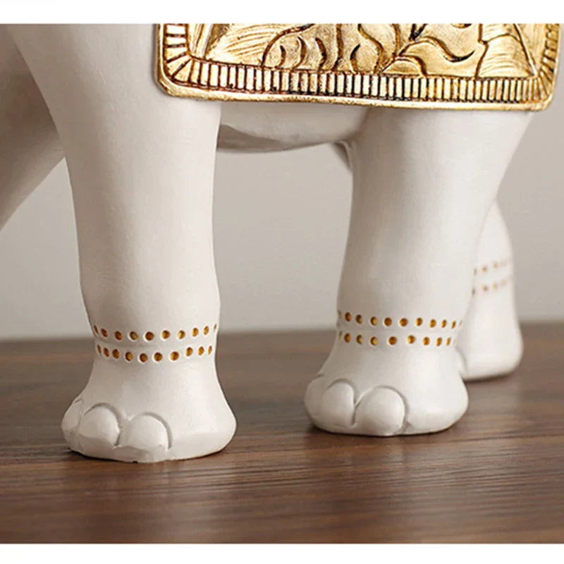 Elefantenfigur aus Harz