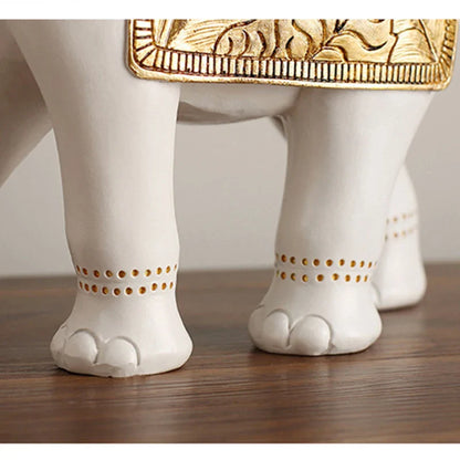 Elefantenfigur aus Harz