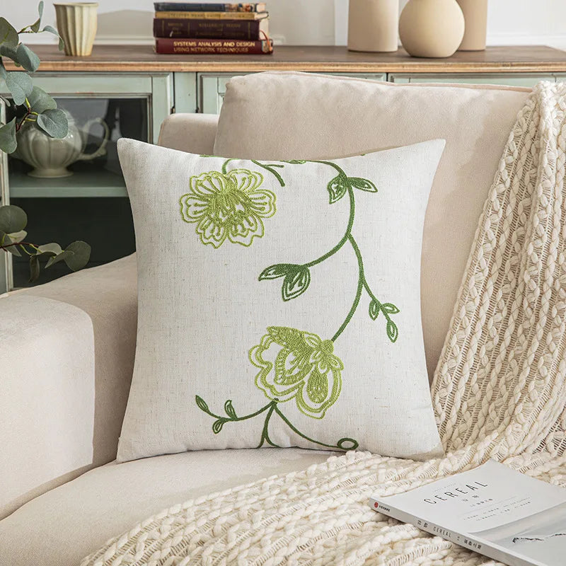 Kissenbezug mit Blumenranken-Stickerei