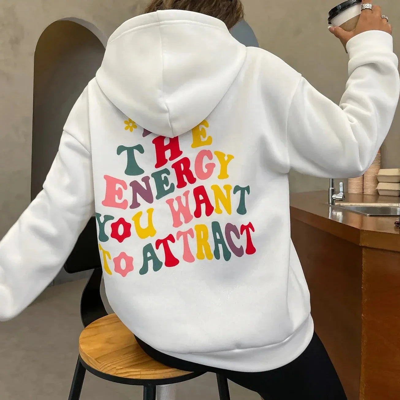 Soyez l’énergie que vous voulez attirer le sweat à capuche