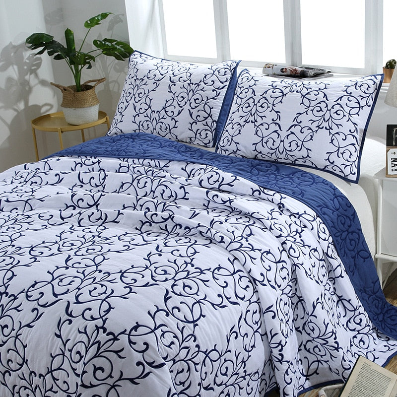 Embroidered Vines Quilt Set