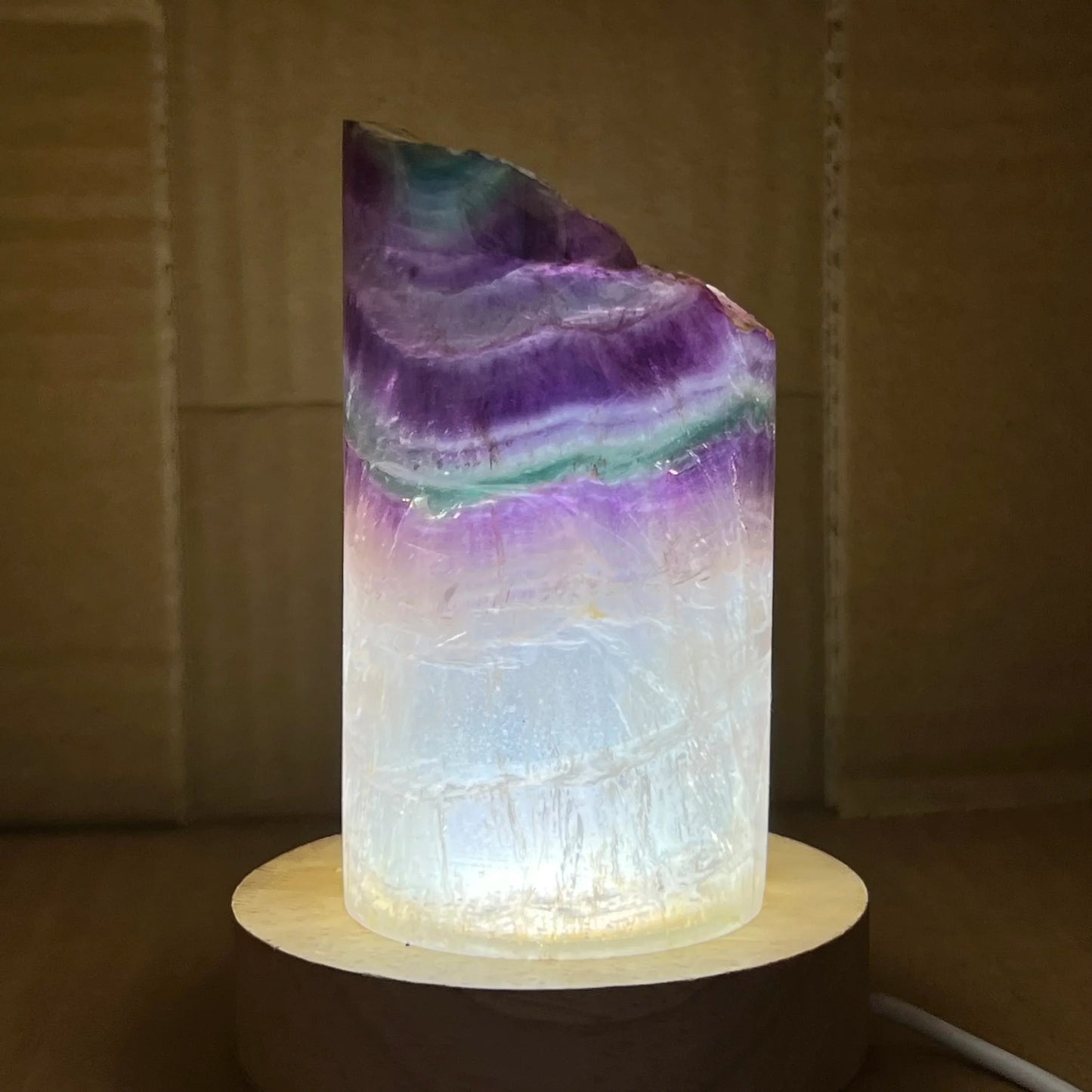 Lampada in cristallo di fluorite arcobaleno naturale