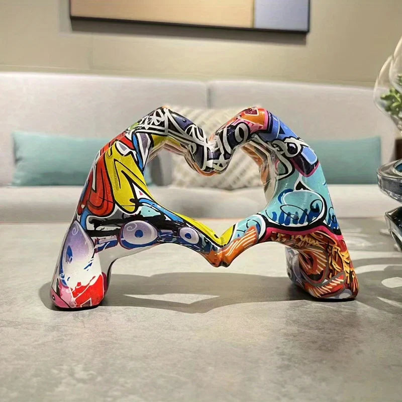 Bunte Liebesgesten-Skulptur