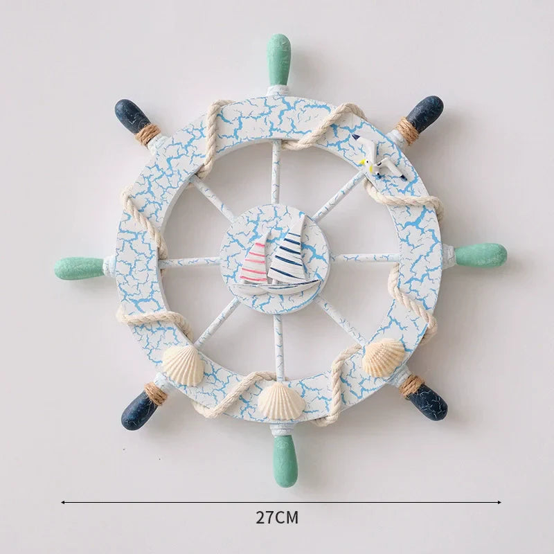 Wanddekoration aus Holz mit nautischem Schiffsrad