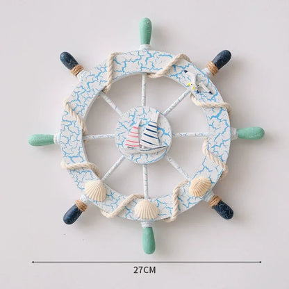 Wanddekoration aus Holz mit nautischem Schiffsrad