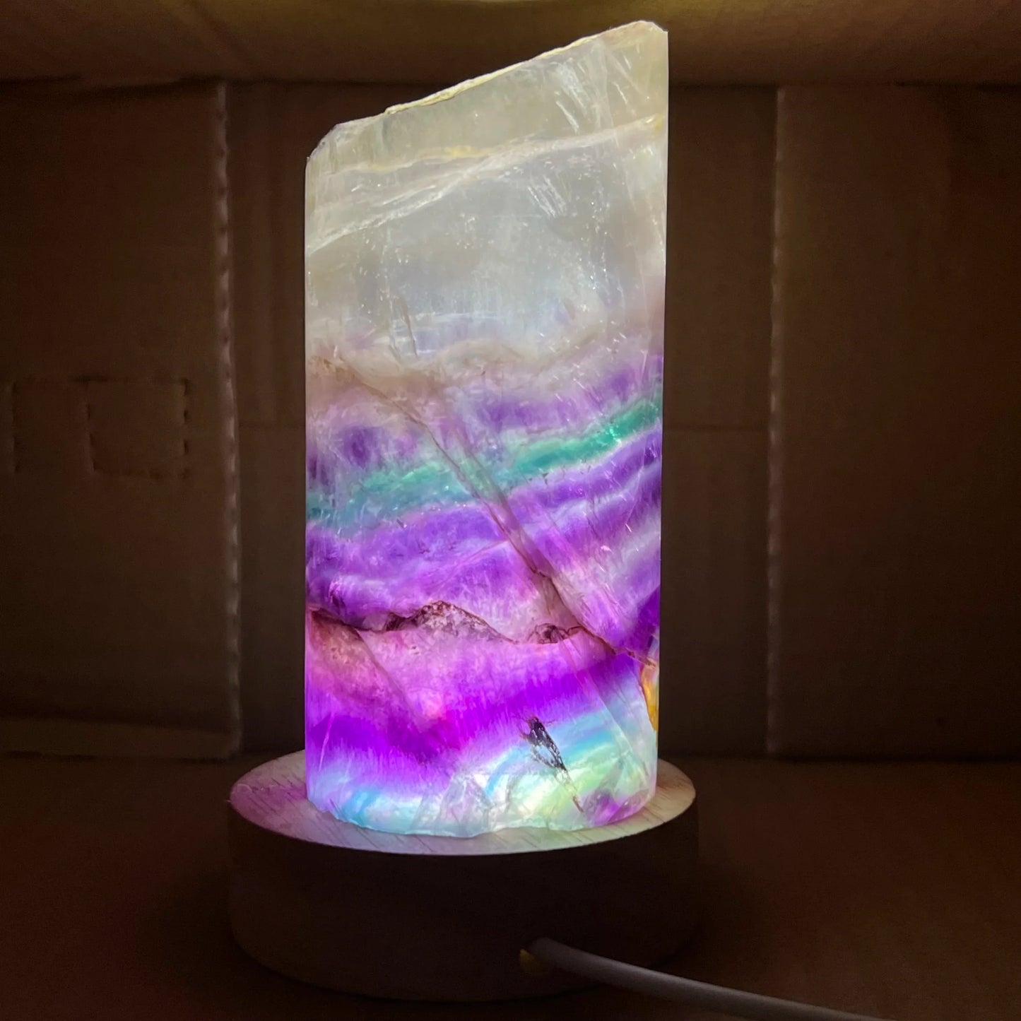 Lampada in cristallo di fluorite arcobaleno naturale