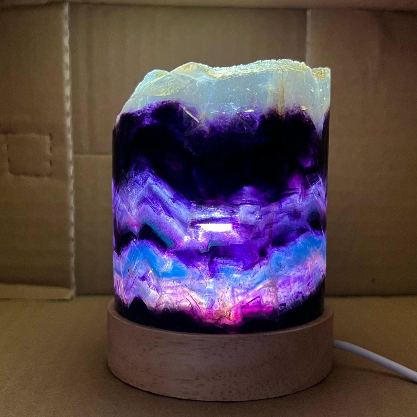 Lampada in cristallo di fluorite arcobaleno naturale