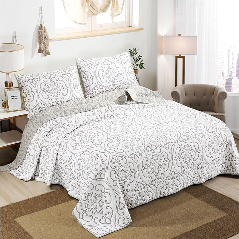 Embroidered Vines Quilt Set