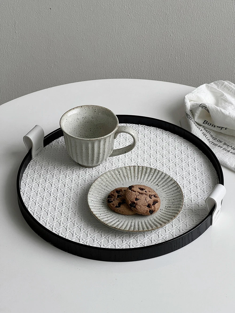 Nordisches rundes Schmucktablett