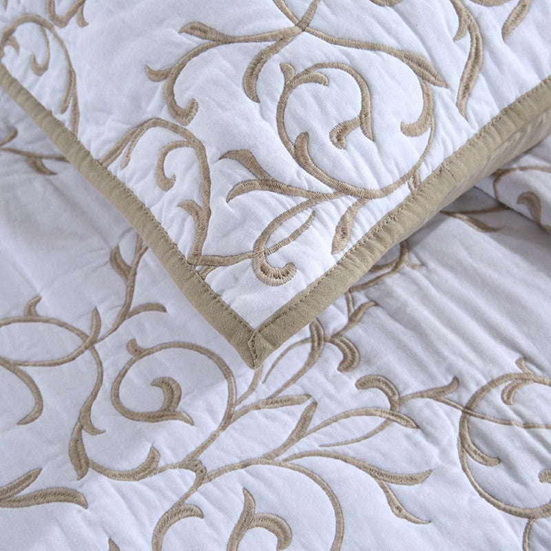 Embroidered Vines Quilt Set