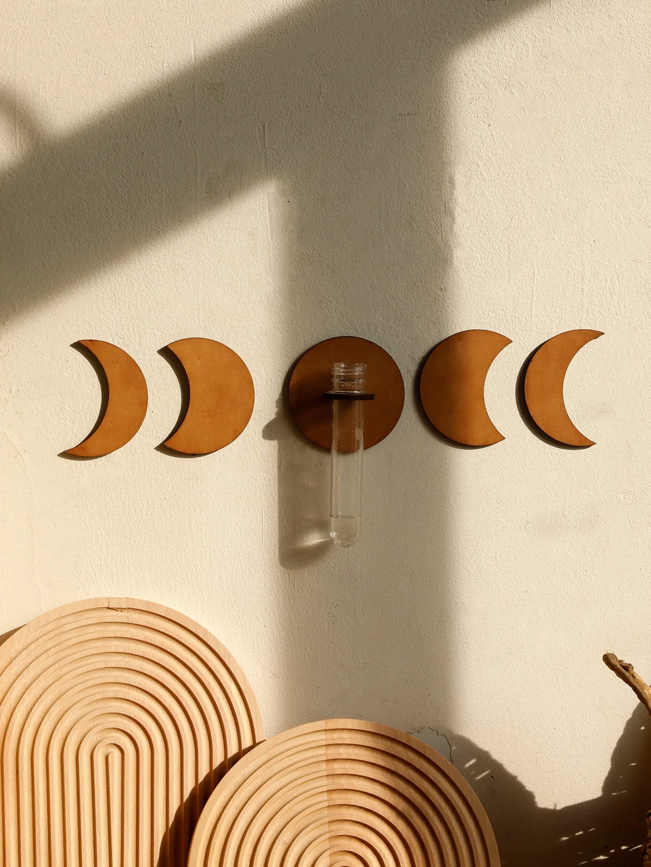 Suspension murale phases de la lune avec vase en verre