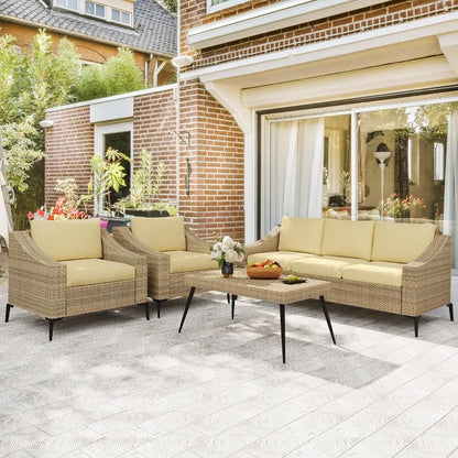 3-Sitzer-Gartensofa aus Korbgeflecht mit dicken Kissen und Rattantisch