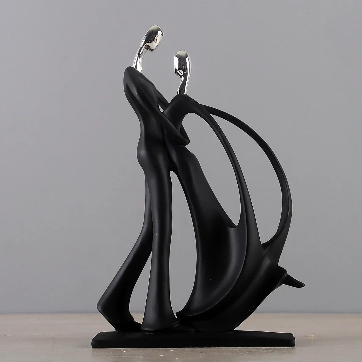 Figurine de couple nordique moderne