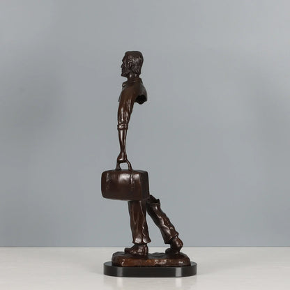 Von Bruno Catalano inspirierte Bronzestatue eines Reisenden