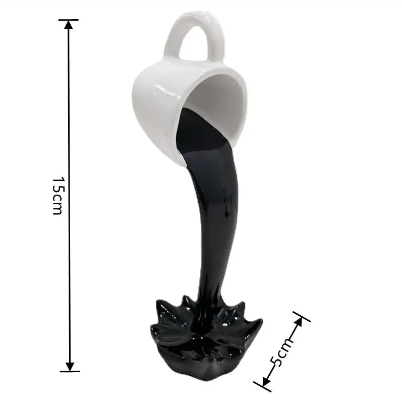 Sculpture flottante d'une tasse de café renversée