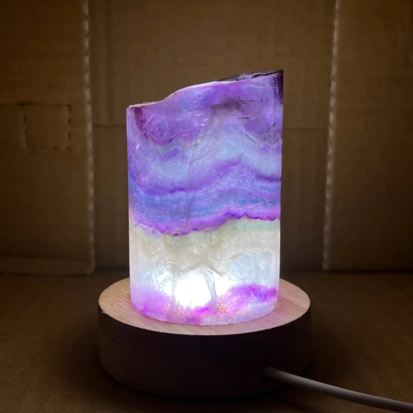 Lampada in cristallo di fluorite arcobaleno naturale