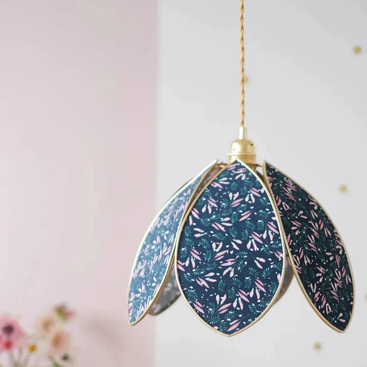 Suspension Petal Bloom