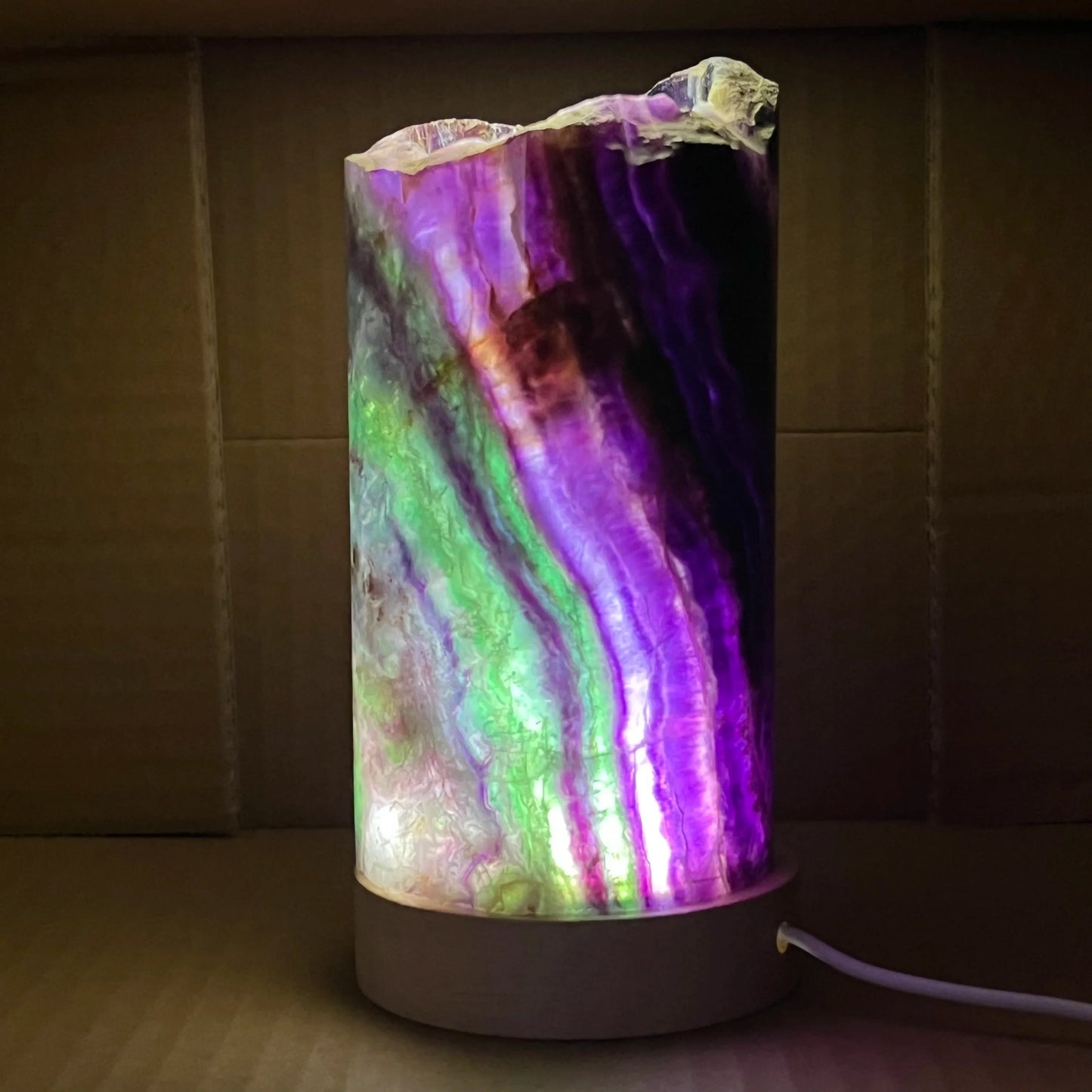 Lampada in cristallo di fluorite arcobaleno naturale