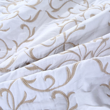 Embroidered Vines Quilt Set