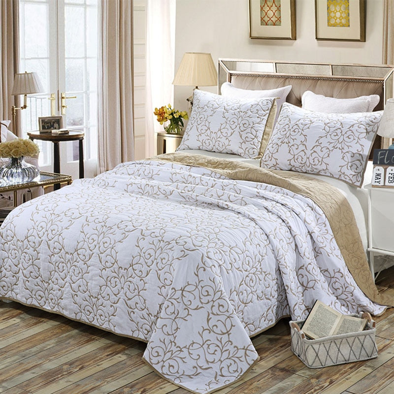 Embroidered Vines Quilt Set