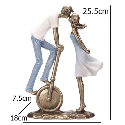 Romantisches Paar küssen Skulptur